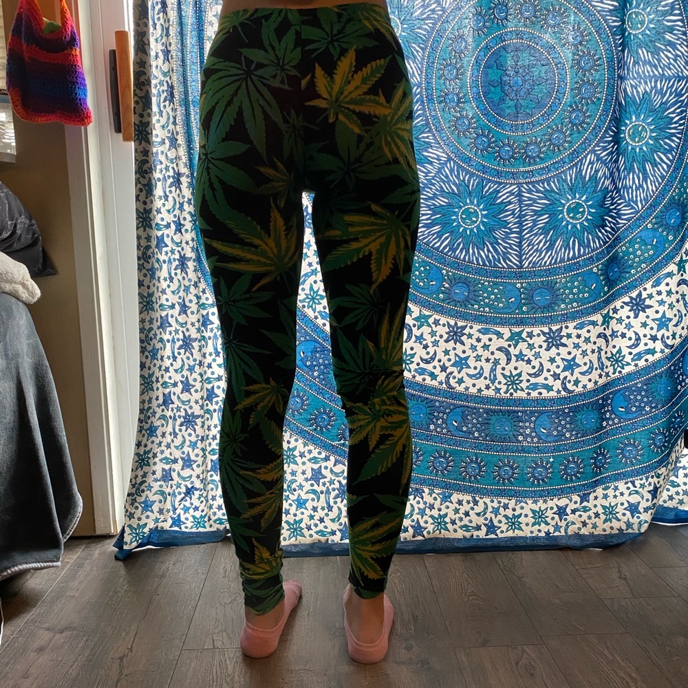 Size small/medium pot leaf leggings